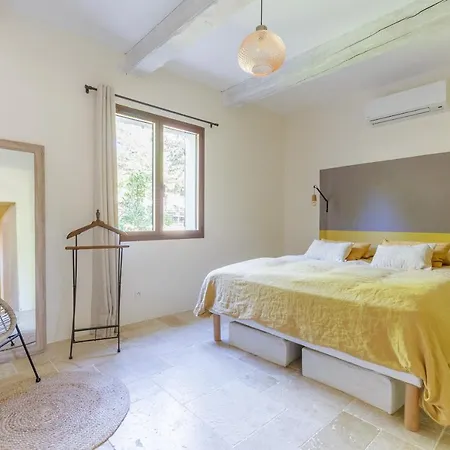 Charming Vineyard Lodge: Poolside Retreat Near Bandol Beaches Holiday home *