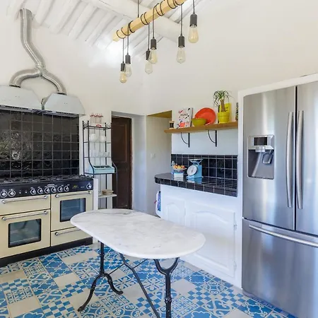 Holiday home Charming Vineyard Lodge: Poolside Retreat Near Bandol Beaches