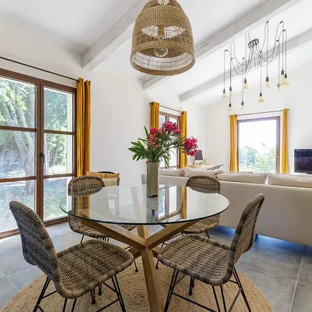 Holiday home Charming Vineyard Lodge: Poolside Retreat Near Bandol Beaches Le Beausset