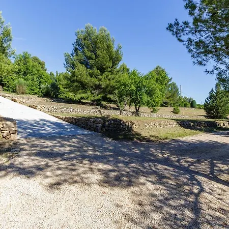 Charming Vineyard Lodge: Poolside Retreat Near Bandol Beaches Holiday home *