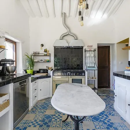 Charming Vineyard Lodge: Poolside Retreat Near Bandol Beaches * Le Beausset