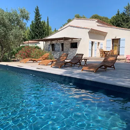 Holiday home Charming Vineyard Lodge: Poolside Retreat Near Bandol Beaches *